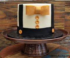 Black Suspenderband Gold Bowtie Smash Cake #smashcake #goldbowtiecake #fondantgoldbuttons #blacksuspenderscake #littlebaby 01
