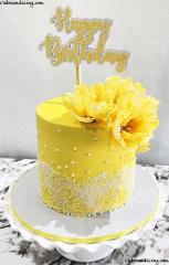 Bright Lemon Yellow Cake With Handmade Fondant White Flowers ! #yellowbuttercream #lemonyellow #lemonyellowcake #happybirthday #fondantwhiteflowers #brightandbold #custommade