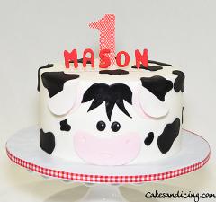 Cow Theme Cake ! #moo #cowface #cowfacecake #firstbirthday #firstbirthdaycake #cutenessoverload #blackandwhite