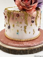 Elegant, Chic , Classy And Beautiful Birthday Cake ! #birthdaycakesforgirls #fondantcake #champagnegoldlustredust #goldsequence #silkflowers #elegantcakes 02