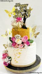 Gorgeous Cake Made For A Gorgeous Lady. Happy Birthday Hetal! #happybirthday #goldblackandwhitecake #glamour #goldandglittersparty #goldshimmer #goldsugar #goldleaves #roses 01