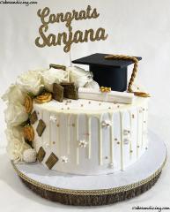 Graduation Cake ,elegant , Classy With Fresh White Roses And Gold Decor! #graduation #graduationcakes #graduationcap #graduation2021 #classof2021 #freshwhiteroses #chocolatedripcak