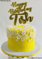 Happy Monday Y’all , Rise And Shine Like This Cake ! Bright Lemon Yellow Cake With Handmade Fondant White Flowers #yellowbuttercream #lemonyellow #lemonyellowcake #happybirthday
