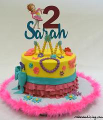 I Love Fancy Nancy !!! #fancynancycake #ilovefancy #ilovefancynacycake #girlscake #girlbirthdaycake #frills #bows #flowersandjewels #goldfondanttiara #tiara 02