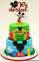 Mickey Mouse Club House Theme Cake #disneycakes #disney #mickeymouseclubhouse #disneybirthday #disneybirthdaycake #funtimes #oneyearold #onederful