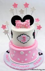Minnie Mouse Birthday Cake #minniemouse #minniemousecake #disney #disneytheme #kidsbirthdaycake #fondantstars #minniemouseface #polkadots #pinkandwhitecake #minniemouseears 01