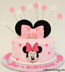 Minnie Mouse Birthday Theme Cake #minniemouse #minniemousecake #disney #disneytheme #fondantstars #minniemouseface #minniemouseears #minniemousebow 01