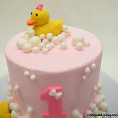 Rubber Ducky Cake #rubberducky #rubberduckybirthday #bubbles #firstbirthdaycake #babygirl #babygirlcake #bubblesandduck 02