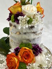 Semi Naked , Fresh Flowers Wedding Cake #freshflowers #freshflowerscake #freshflowersmakemehappy #seminakedcake #roses #boho #bohocake #caketopper #goldleaves 02