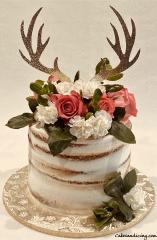 Semi Naked Vintage, Chic And Rustic Cakes Filled With Fresh Flowers #seminakedcake #freshflowers #rusticcake #dripcake #carameldrip 02