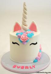 Unicorn Theme Cake #unicorn #unicorncake #unicornbirthdayparty #buttercream #unicornear #unicornhorn 01