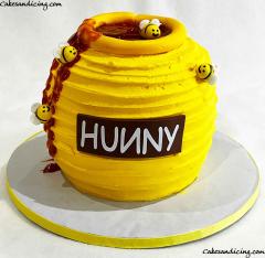 Winnie The Pooh Loves Hunny ! Honey Pot Smash Cake #winniethepooh #hunny #winniethepoohcake #honeypot #honeypotcake #honey #honeybees #honeybee #smashcake 01